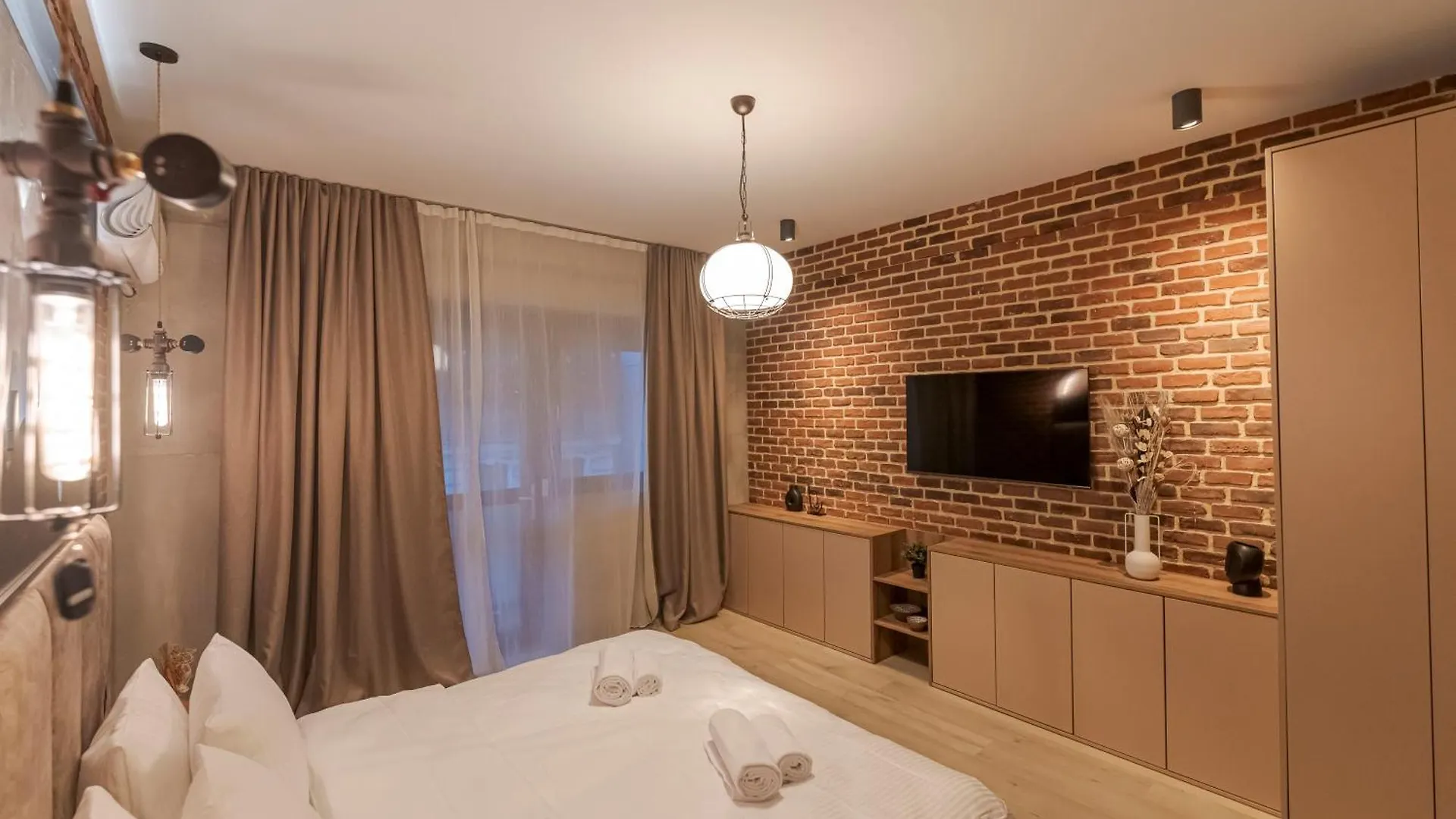 Ferienwohnung The Old Town Industrial Vault - A Fusion Of Past & Present Bukarest