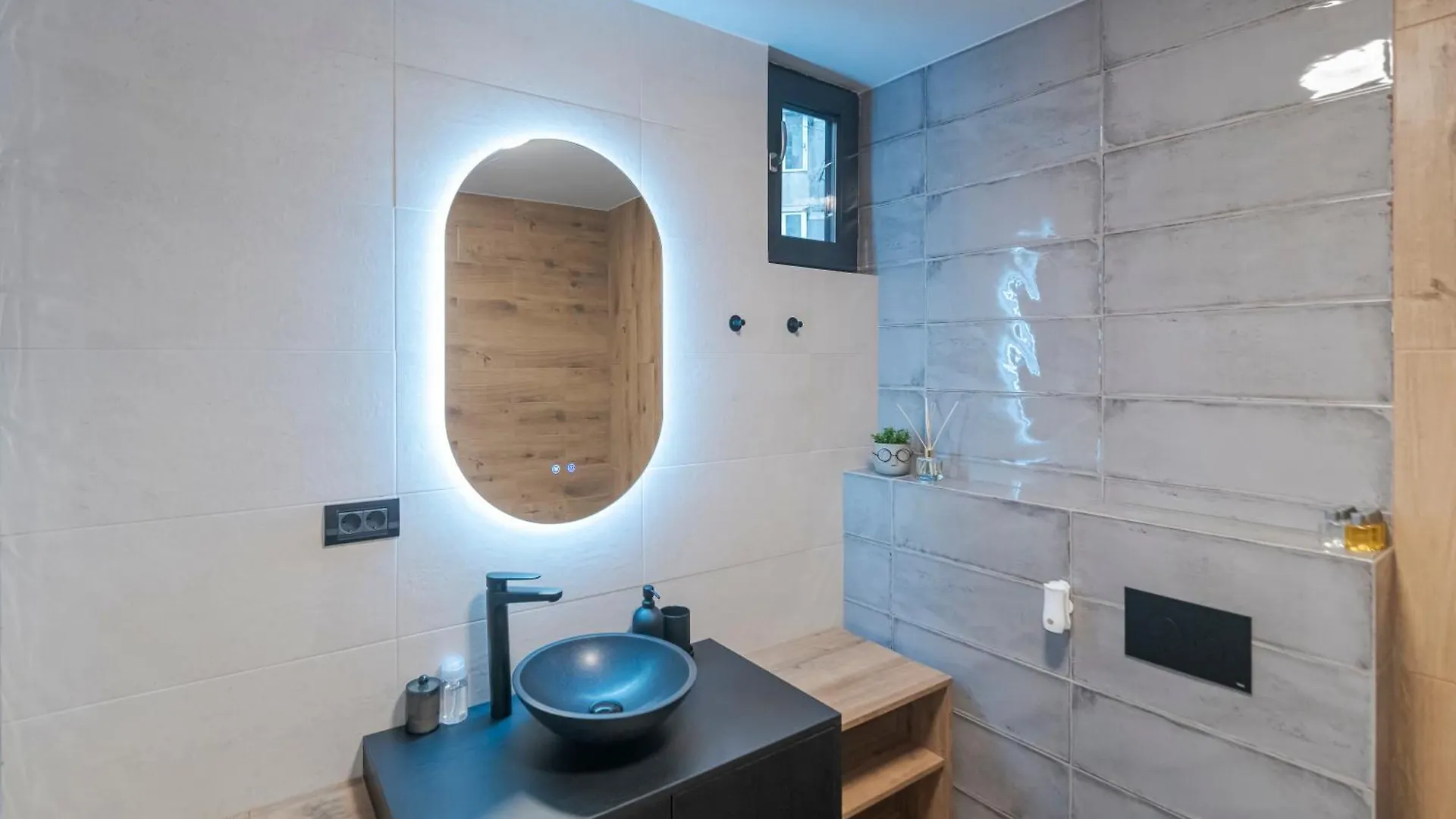 Ferienwohnung The Old Town Industrial Vault - A Fusion Of Past & Present Bukarest Apartment
