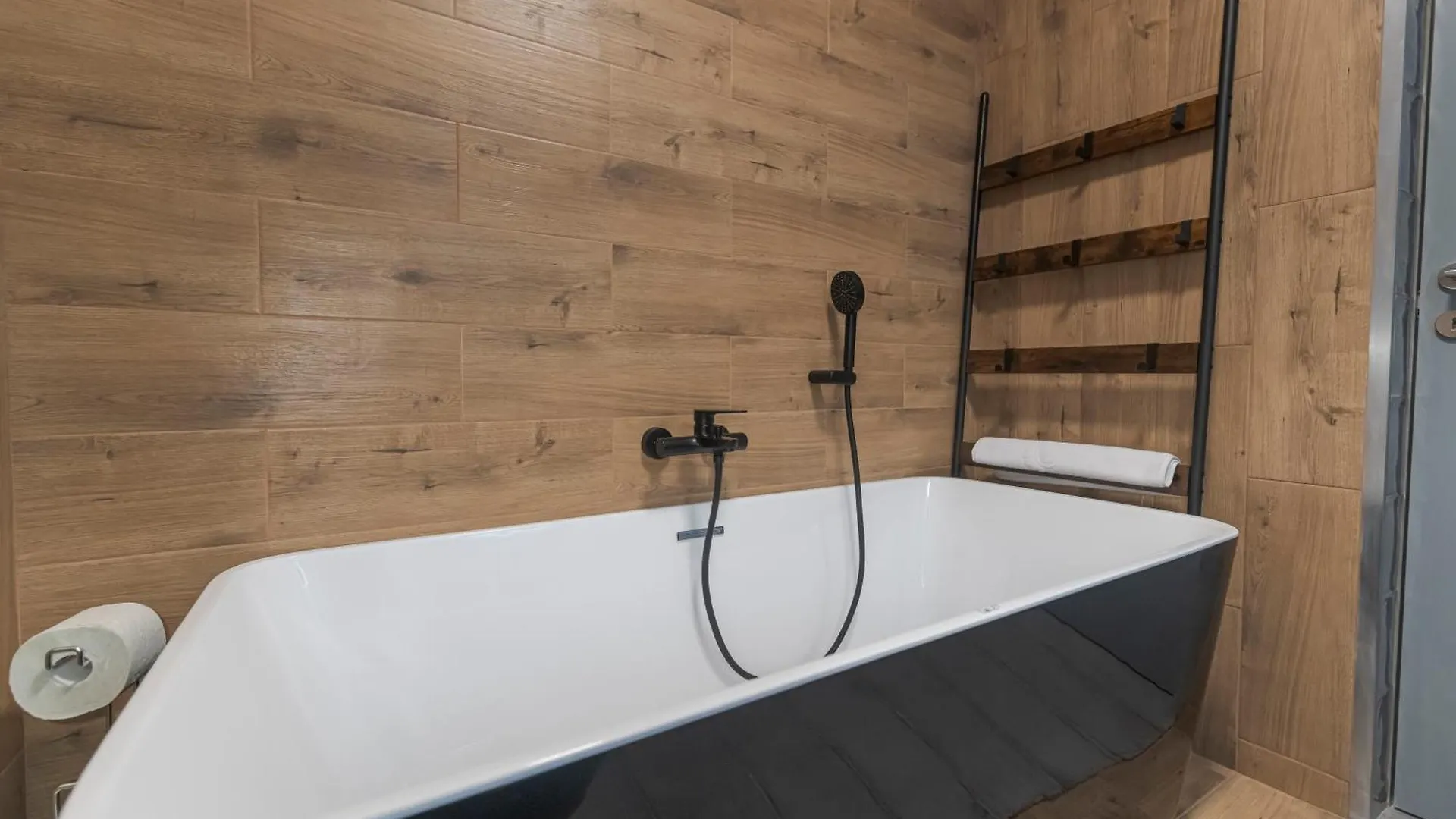 Apartment Ferienwohnung The Old Town Industrial Vault - A Fusion Of Past & Present Bukarest