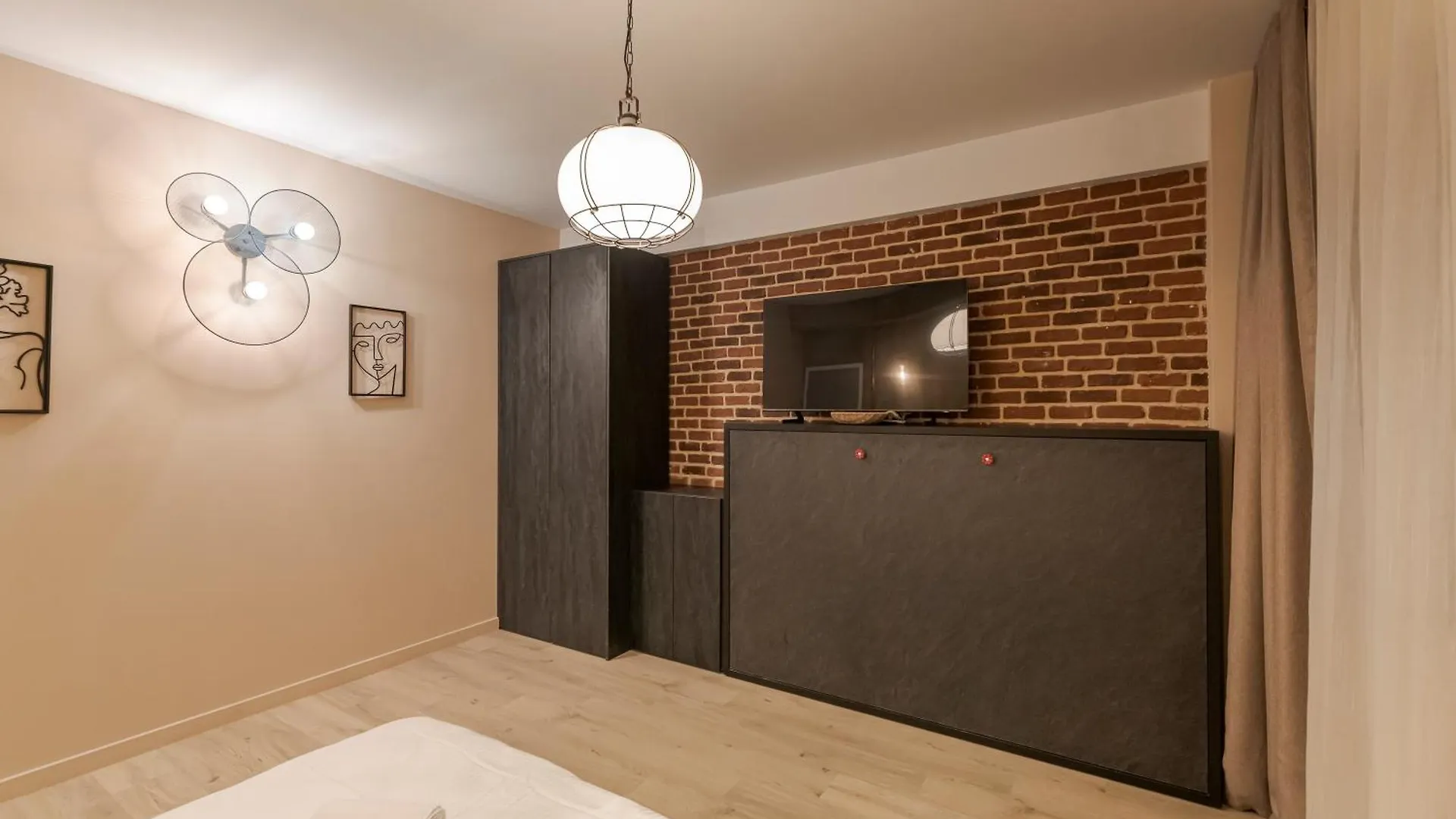 Apartment Ferienwohnung The Old Town Industrial Vault - A Fusion Of Past & Present Bukarest