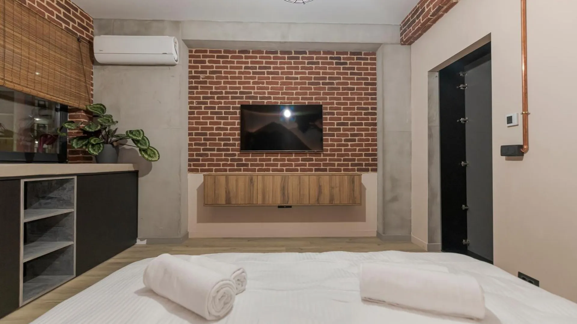 The Old Town Industrial Vault - A Fusion Of Past & Present Appartement Boekarest