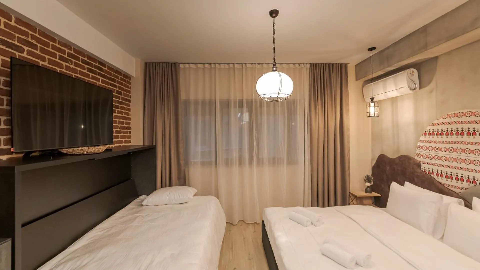 The Old Town Industrial Vault - A Fusion Of Past & Present Appartement Boekarest 0*,