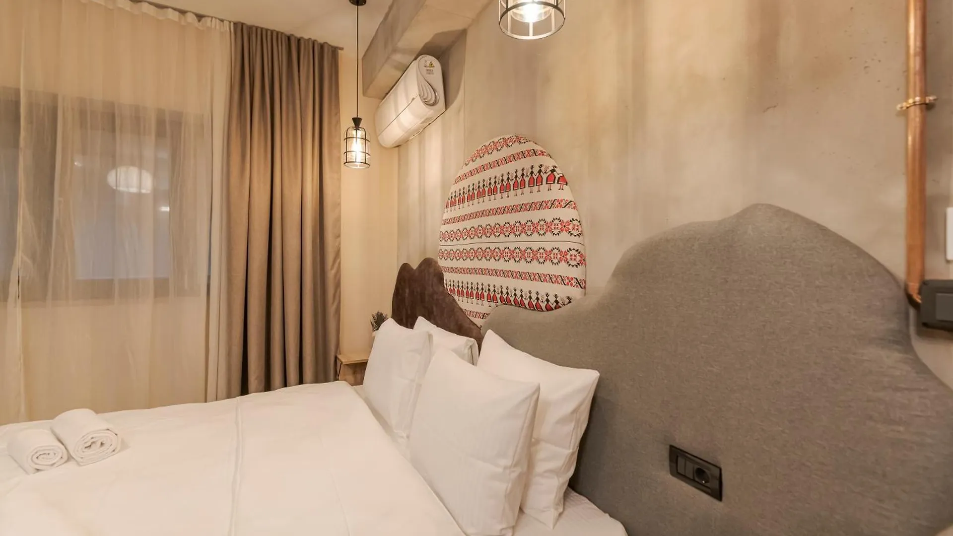 The Old Town Industrial Vault - A Fusion Of Past & Present Appartement Boekarest Roemenië