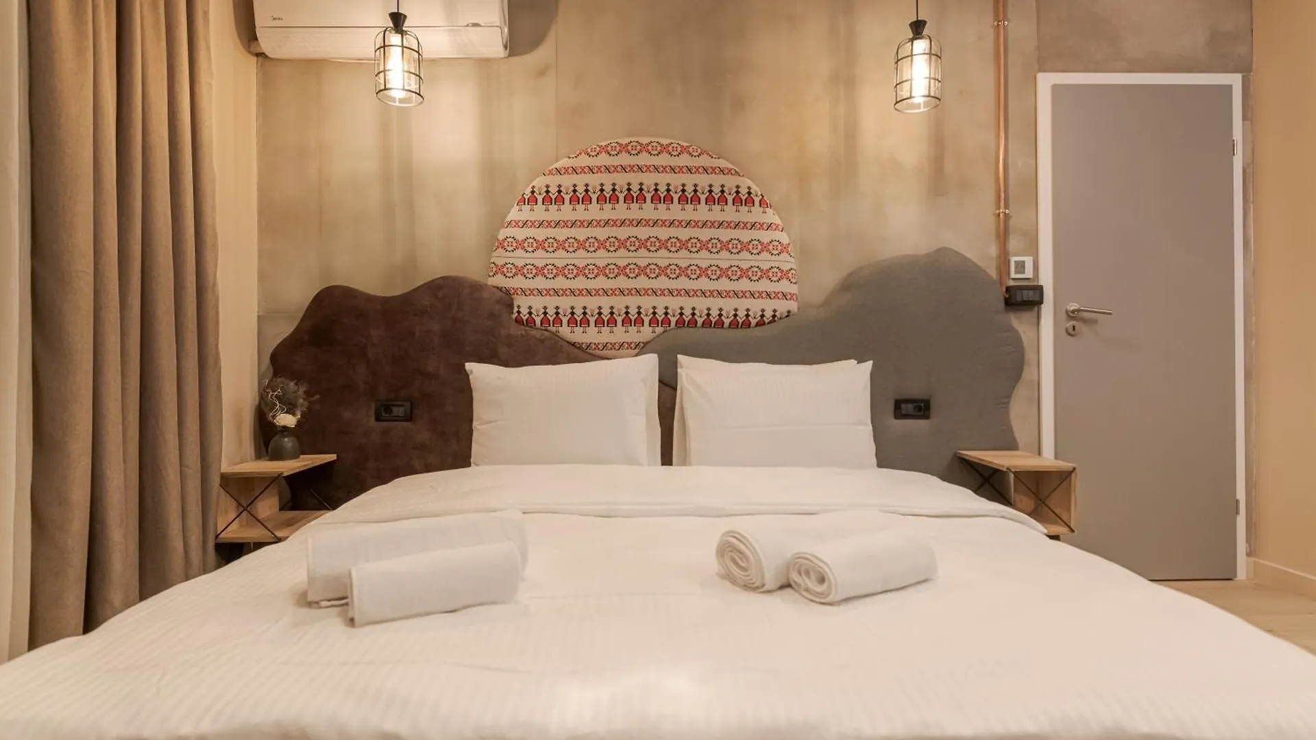 The Old Town Industrial Vault - A Fusion Of Past & Present Appartement Boekarest 0*,