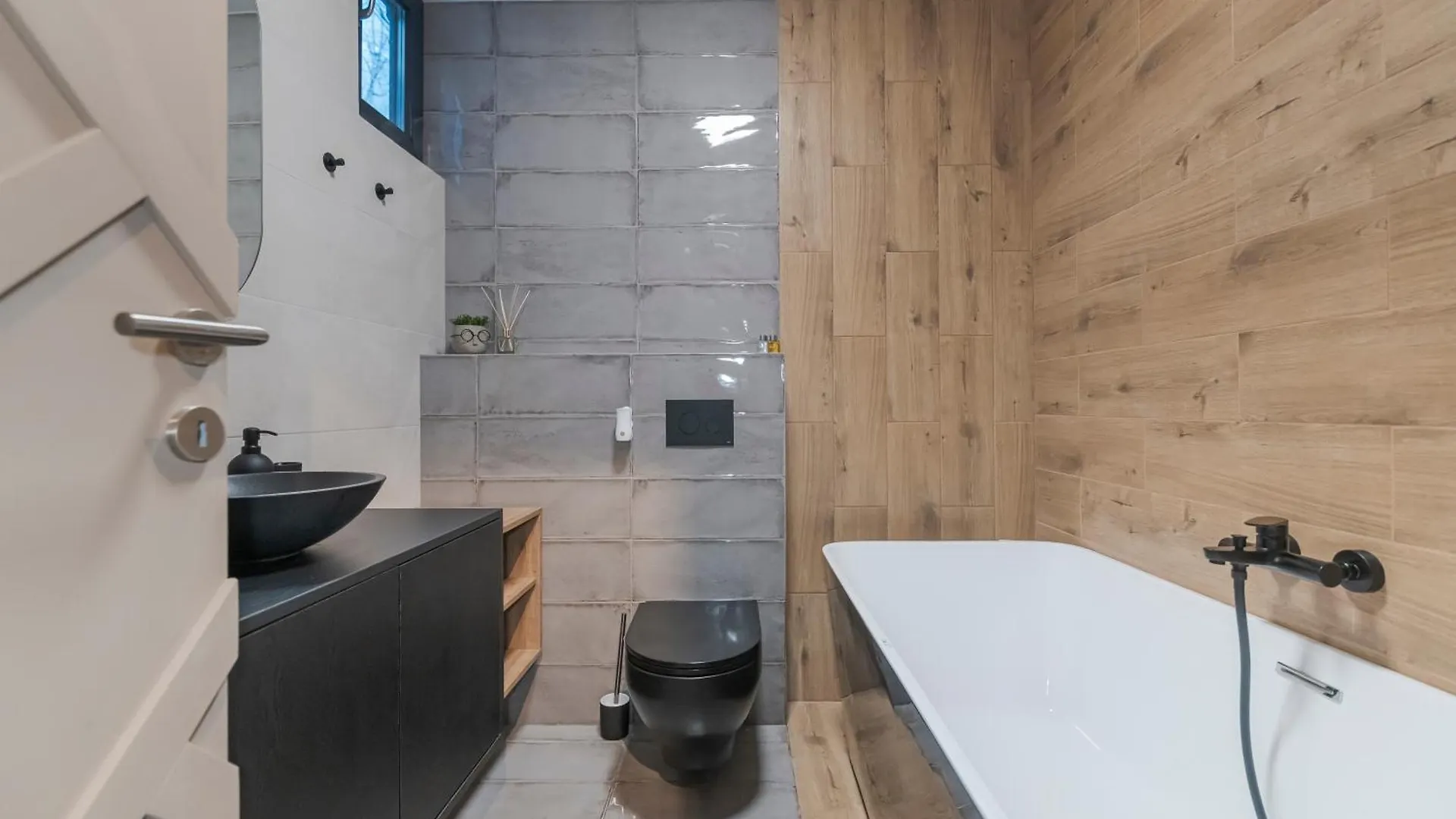 The Old Town Industrial Vault - A Fusion Of Past & Present Appartement Boekarest Roemenië