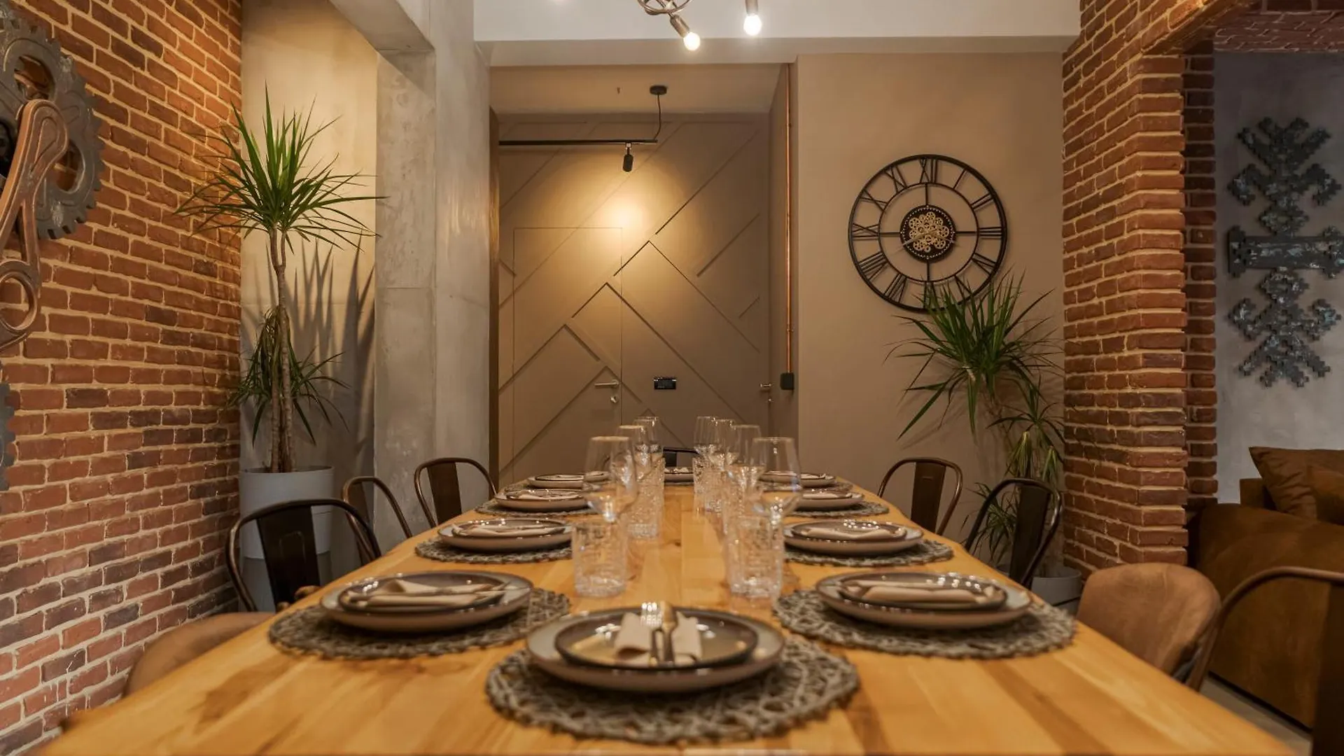 The Old Town Industrial Vault - A Fusion Of Past & Present Appartement Boekarest Roemenië